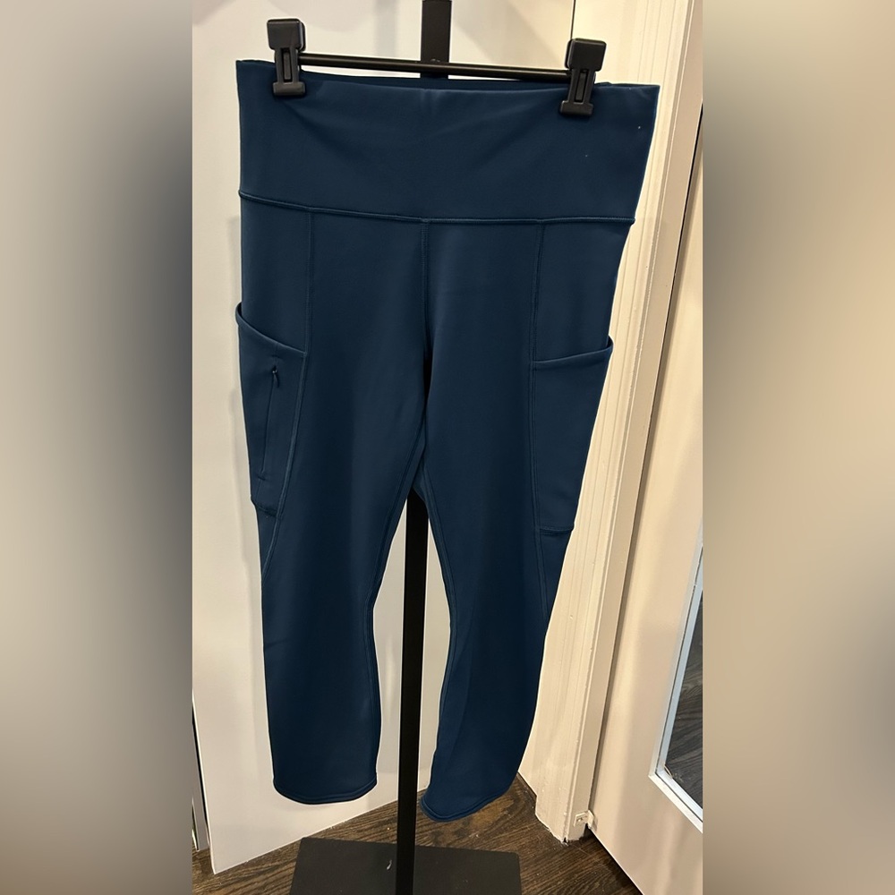Athleta Women's Navy Blue cargo Leggings